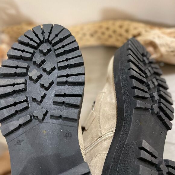 New Free People Emmett Lace up boots in latte suede size 9,5
Retail $268 - Picture 11 of 11